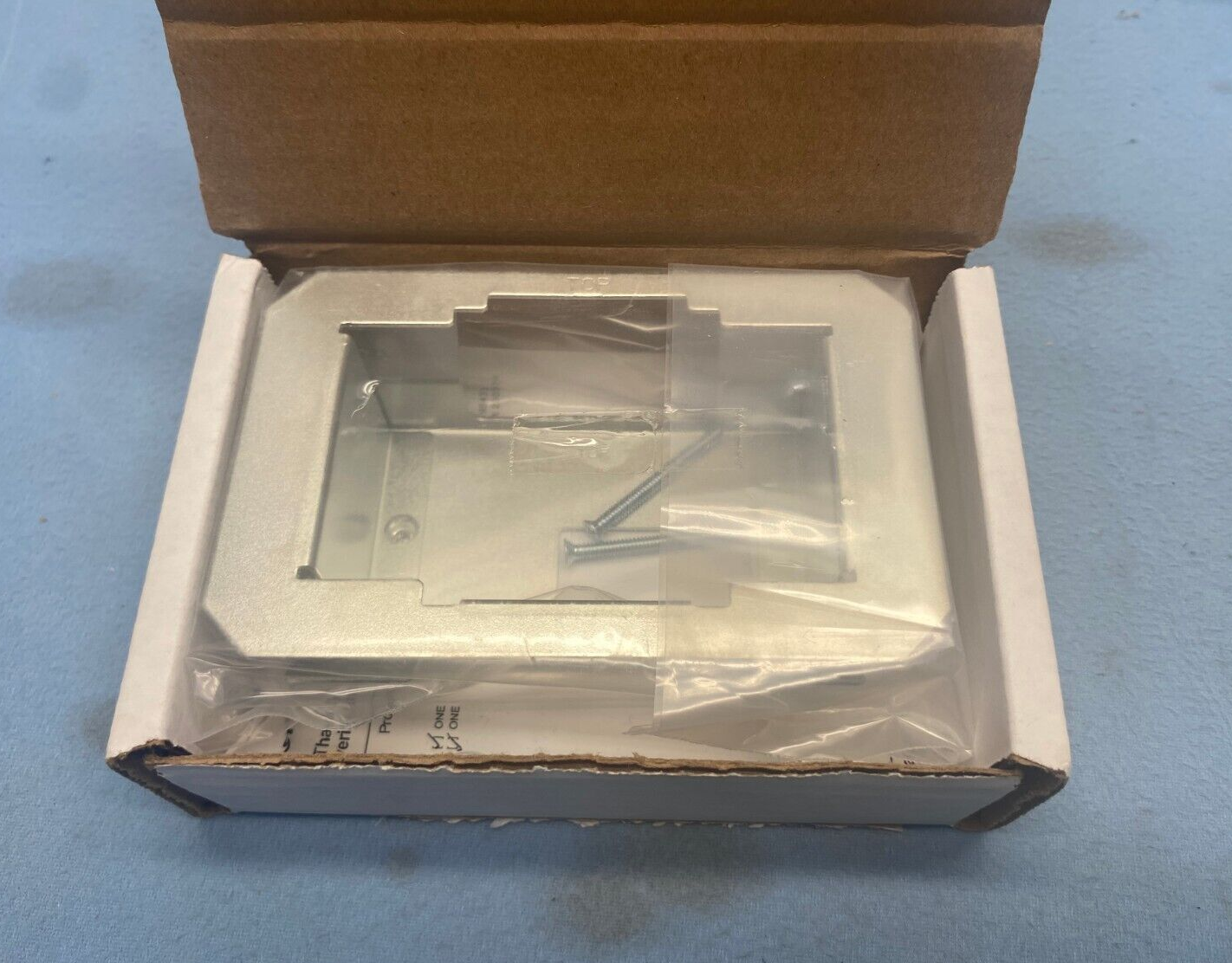 Crestron TSW-UMB (6506912) Universal Mounting Bracket