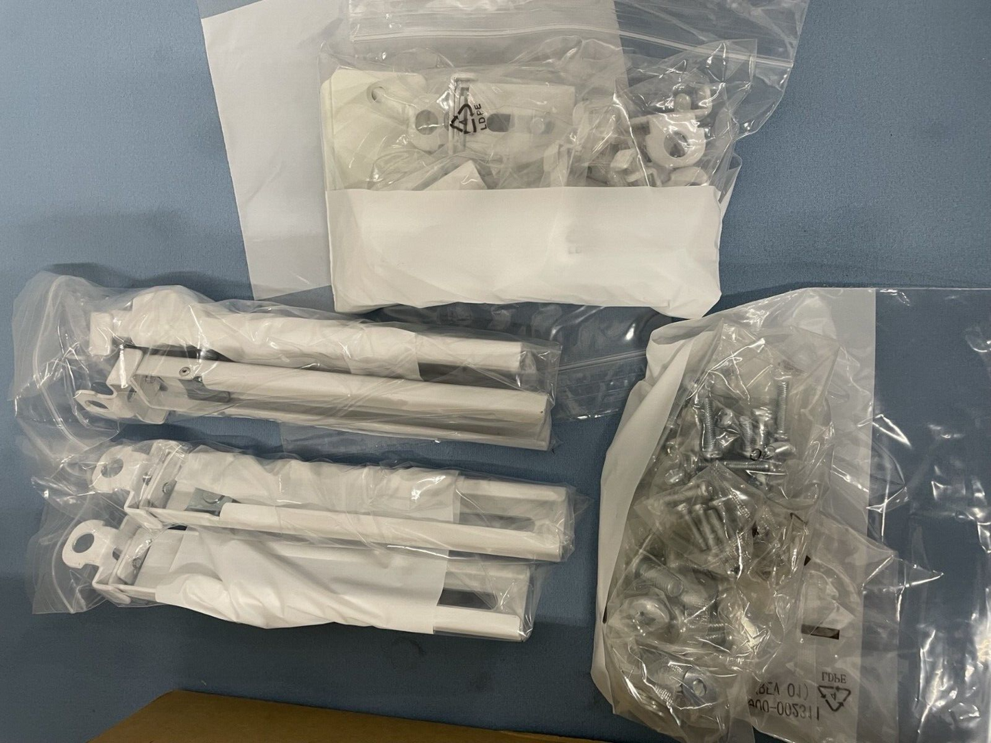 Chief VCTUW XL 50-150 Pound Tool-Free Universal Ceiling Projector Mount (White)