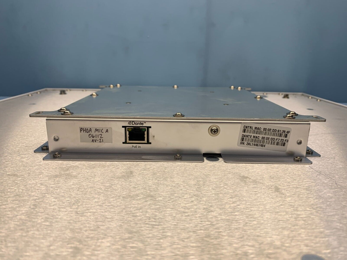 SHURE MXA910W-US - 24" Microflex AdvanceMXA910 Ceiling Array Microphone Dante