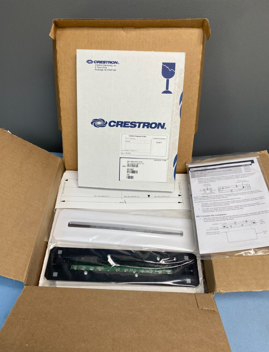 Crestron SSC-102-EL Room Availability Ceiling Mount Lighted / Color Hallway Sign