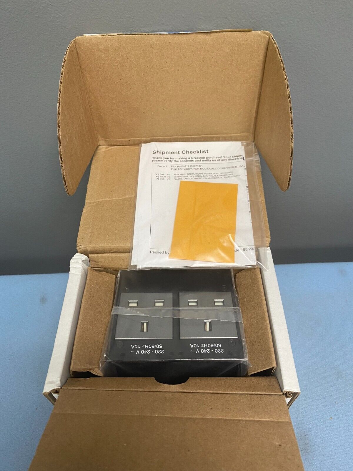 Crestron FTA-PWR-212 FlipTop AC Power Outlet Module, Dual, UK, Type G 6507137