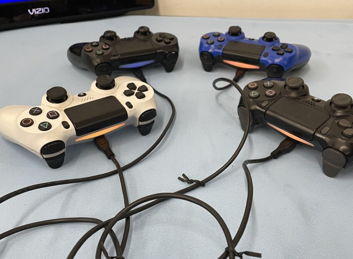 4-Port Video Game Controller Charging Station - DualShock 4 Wireless PS4 & Xbox