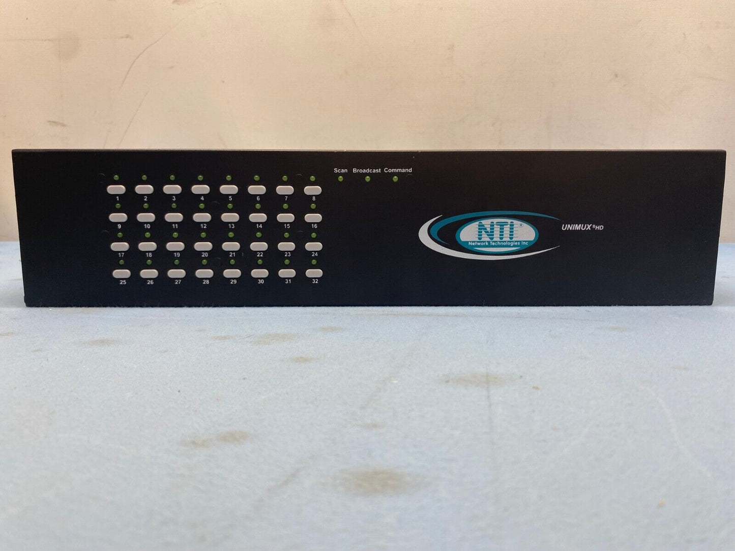 NTI KVM Unimux-DVI-32HD / AC Input 100-240VAC, 20W