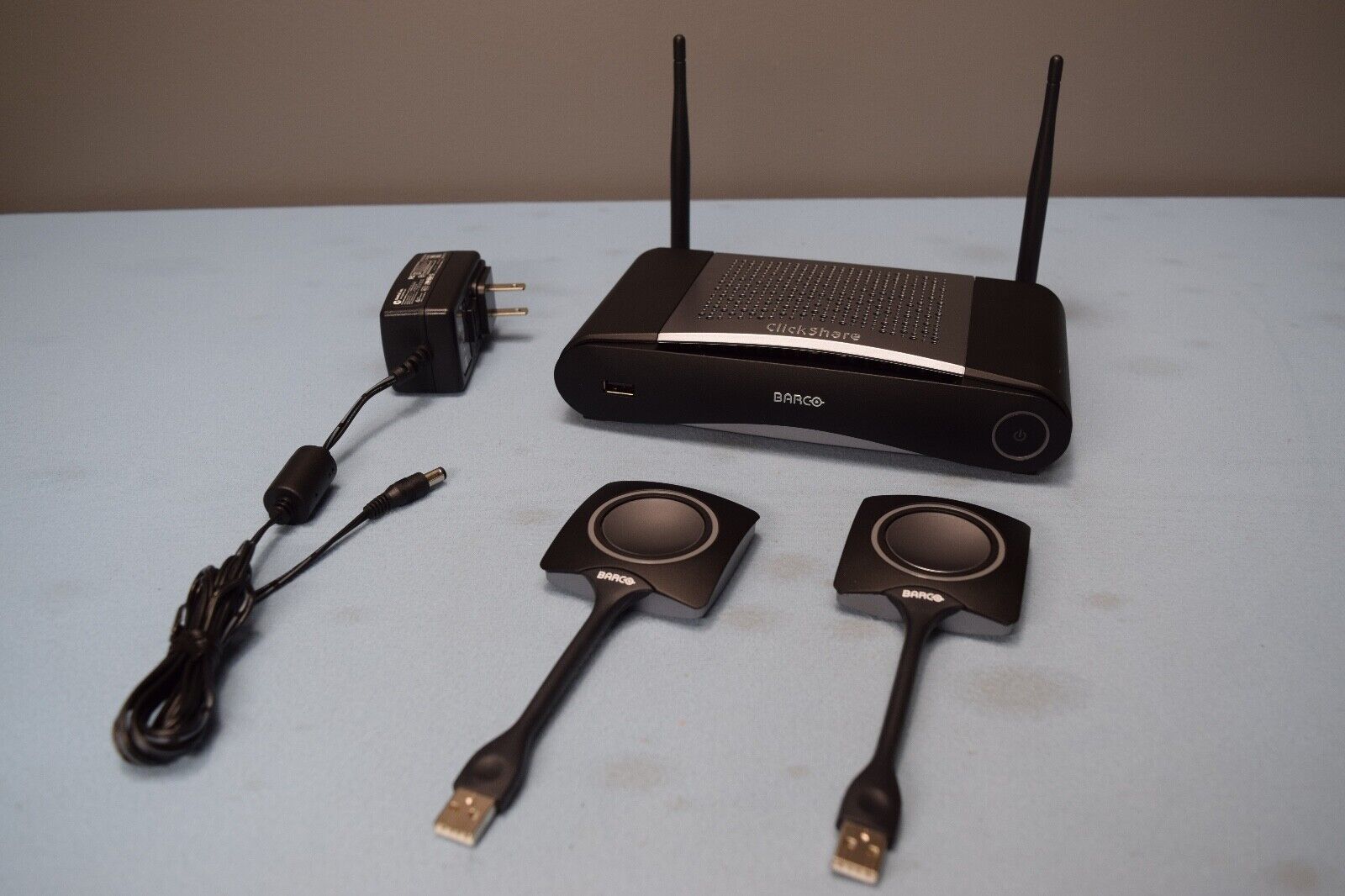 Barco CSE-200 ClickShare R9861520NA Wireless Presentation System W/ 2 ...