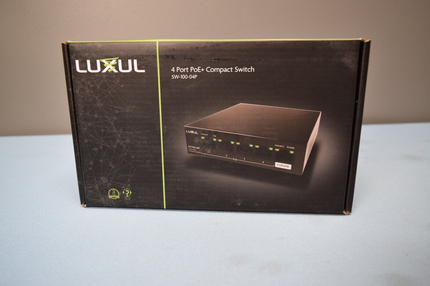 Luxul 4 Port PoE+ Compact Switch - SW-100-04P