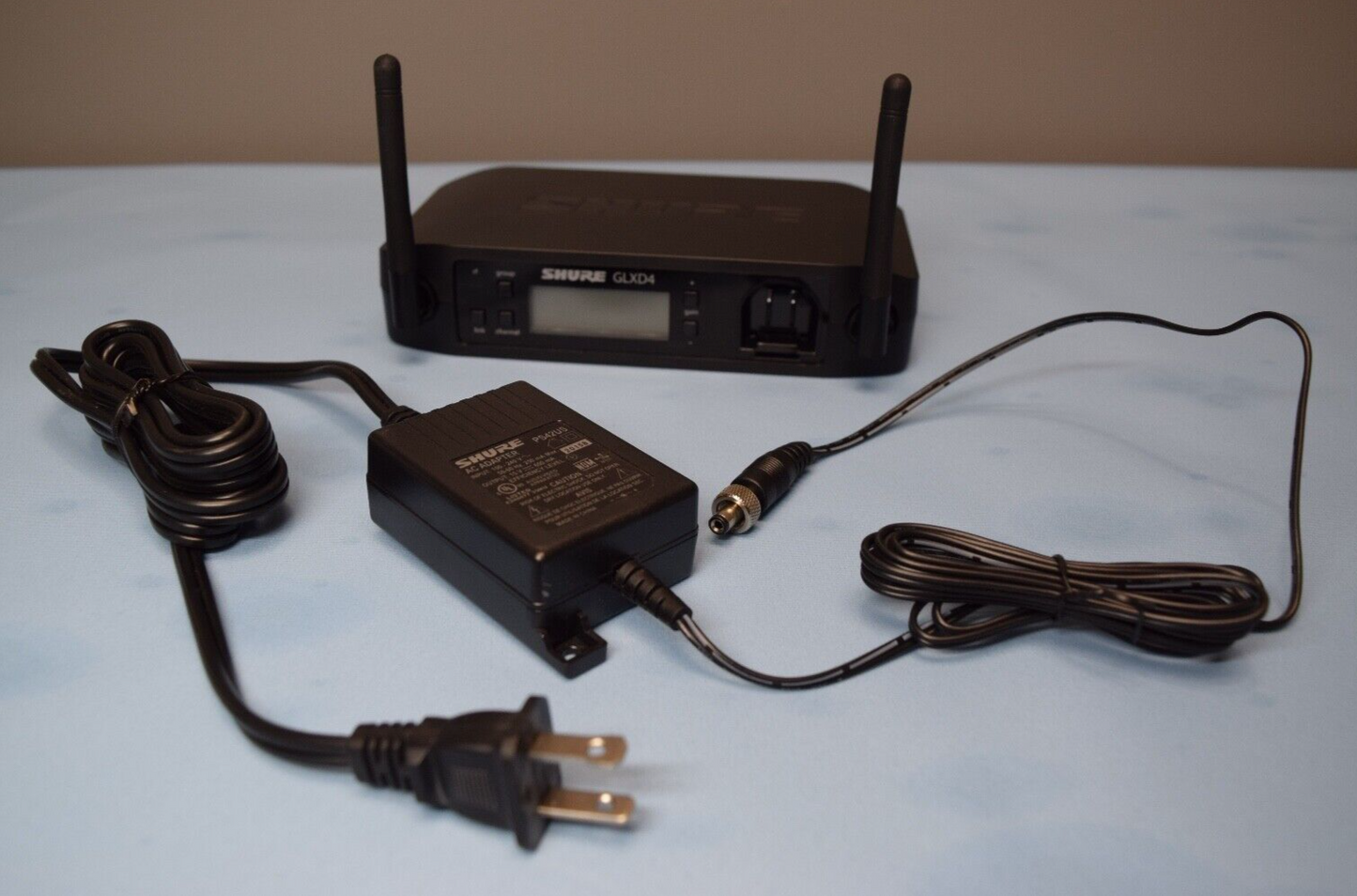 Shure GLXD4 Z2  Wireless Receiver  2.4000-2.4835 GHz  w/ PS42US Power Supply