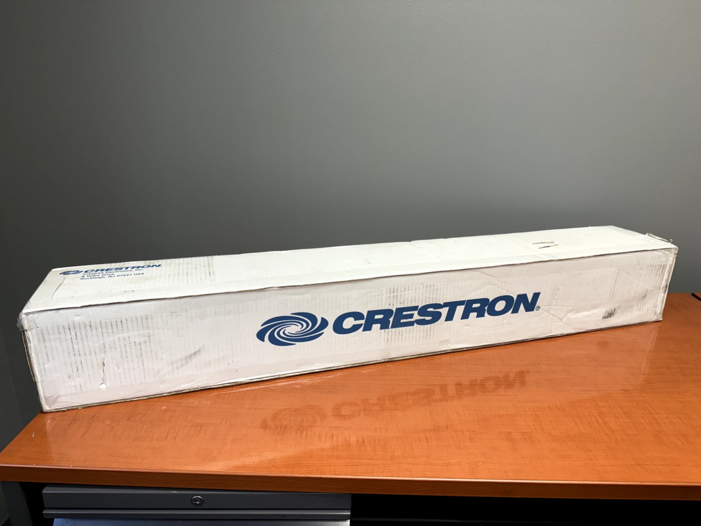 Crestron Saros SB-200-P-B Sound Bar 200, Powered, Black 6507899