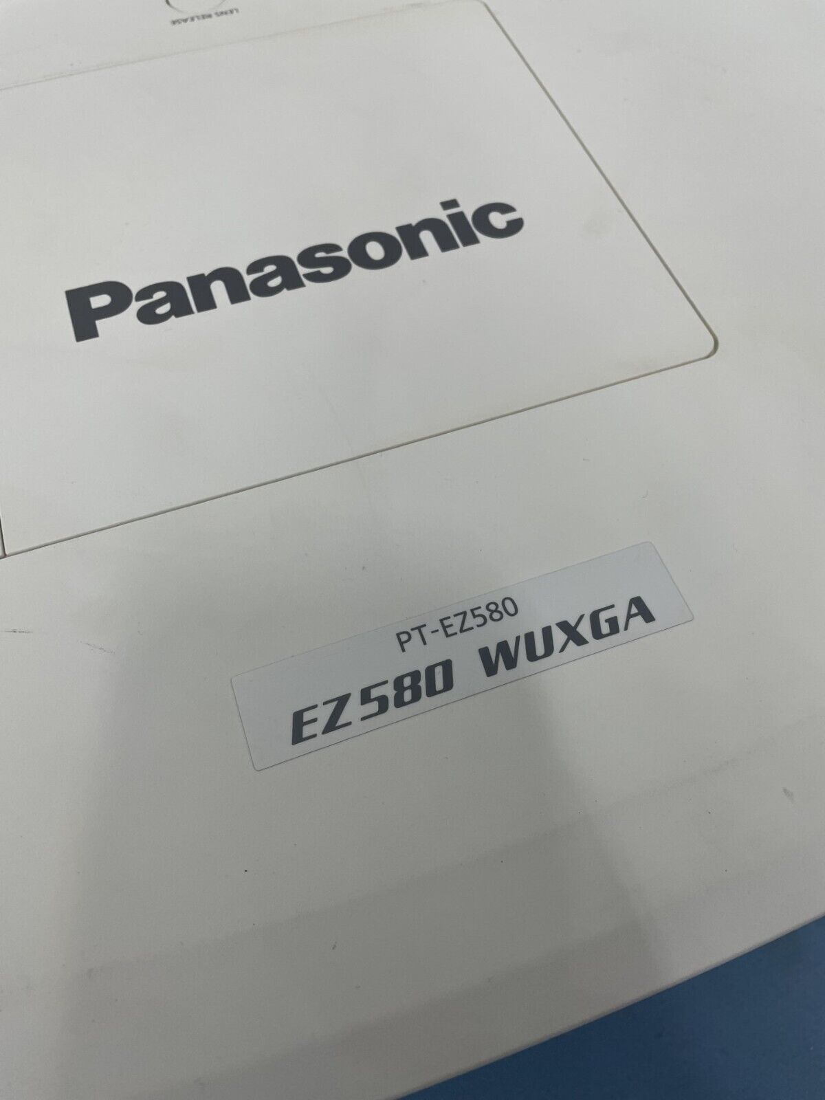 Panasonic PT-EZ580 5400-Lumen WUXGA HD Widescreen 1080p Home Theater Projector &