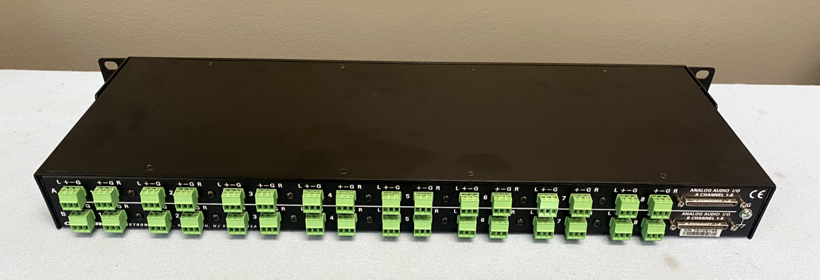 Crestron AUD-BOB-1602 16-Channel Analog Audio Breakout Box 6507063 – LPAV