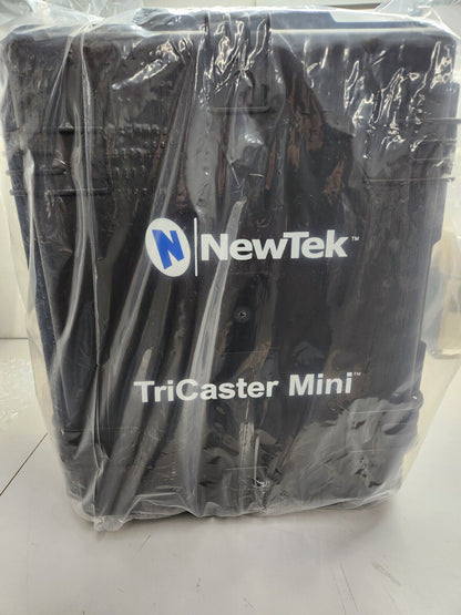 Vizrt NEWTEK TriCaster Mini Advanced HD-4 Rev 2 Bundle BDL-000000006 Con Surface