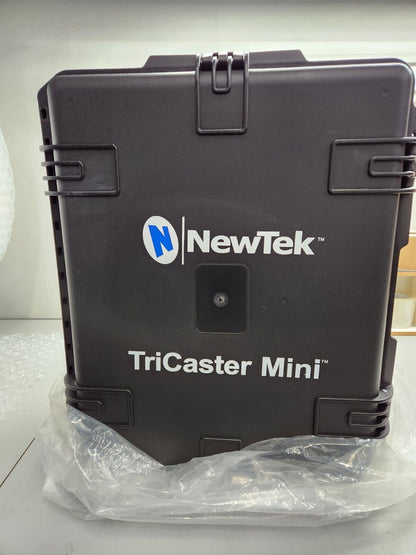 Vizrt NEWTEK TriCaster Mini Advanced HD-4 Rev 2 Bundle BDL-000000006 Con Surface