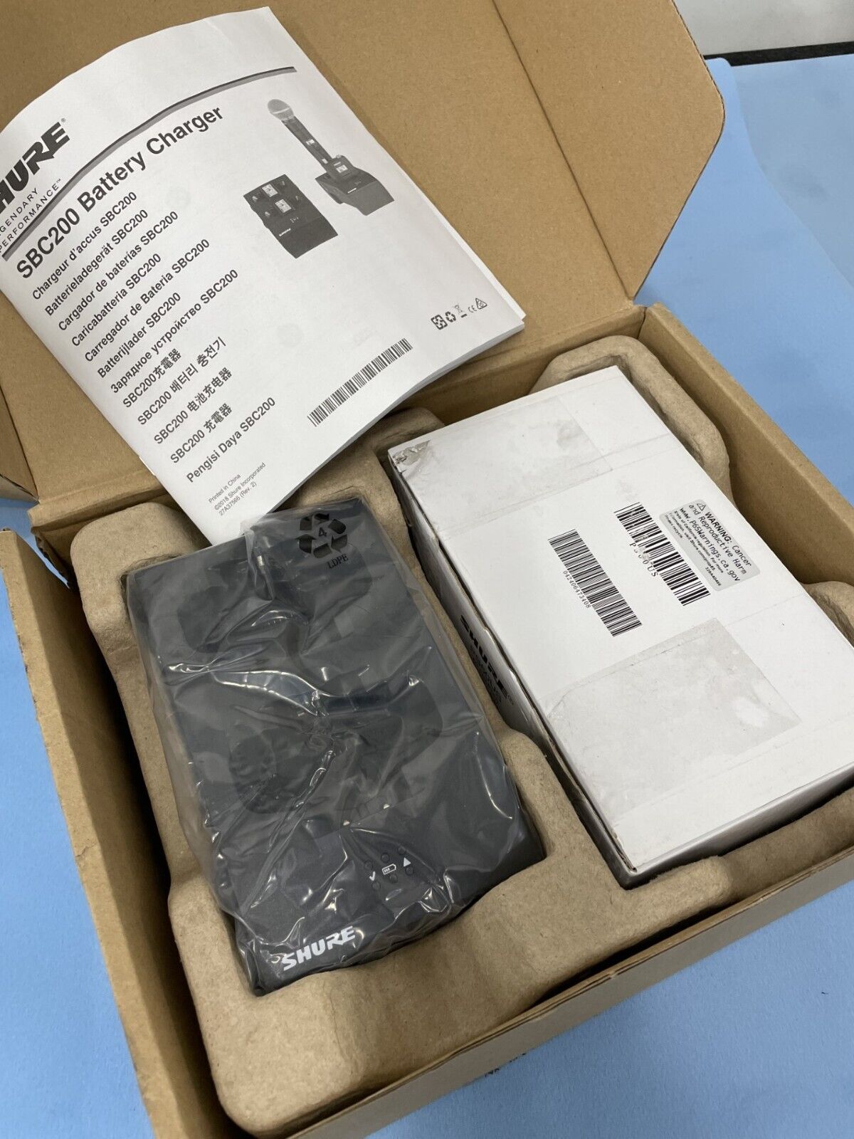 Shure SBC200-US Dual Docking Battery Charger / Microphone Charging Bas ...