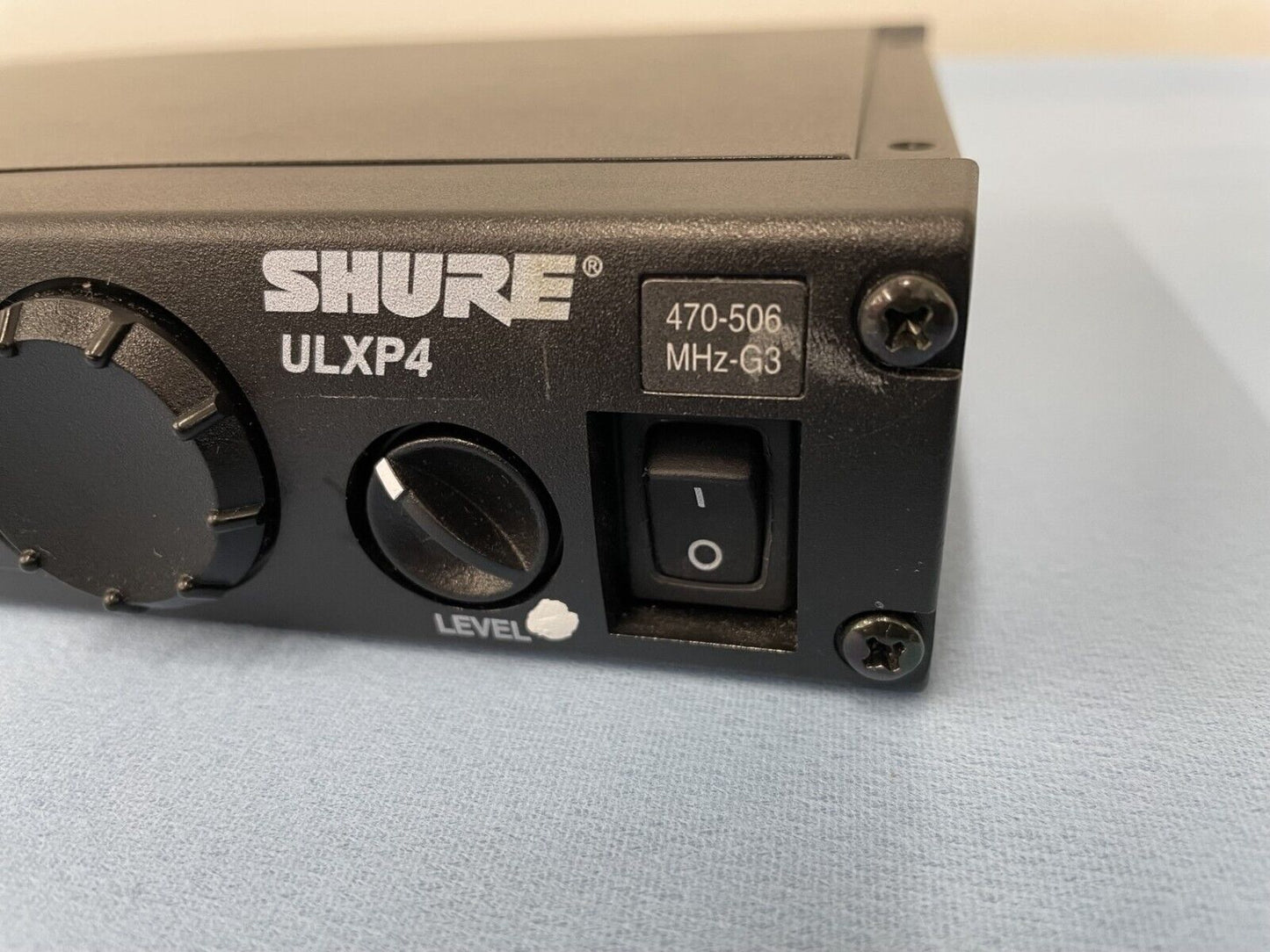 Shure ULX Pro Series Wireless Microphone System G3 470-506 MHz w/ Lavalier Mic &