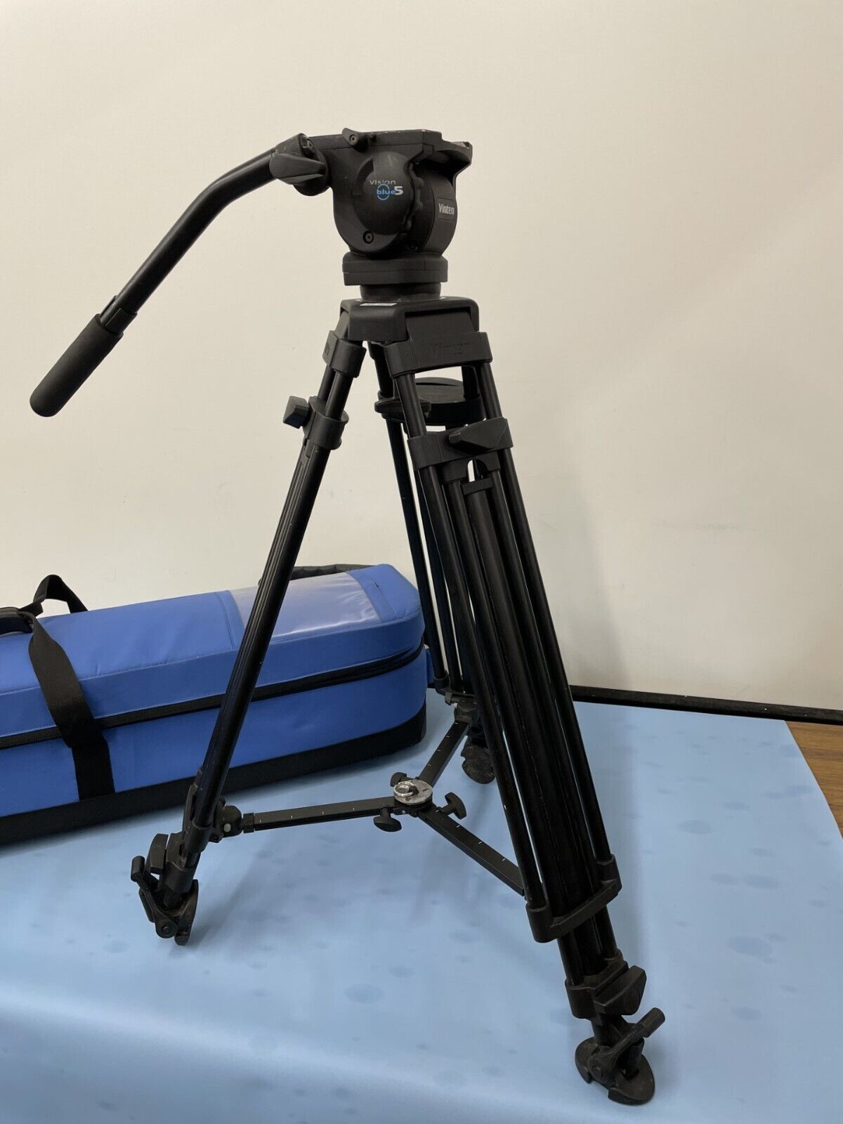 Vinten Vision blue5 Blue 5 Professional Pan & Tilt Head Tripod System & Case