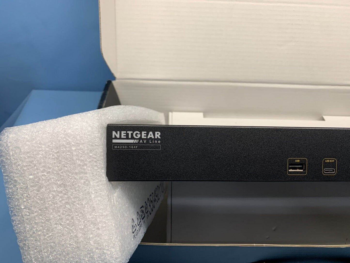 Netgear AV Line M4250-16XF  XSM4216F 16-Port Gigabit SFP+ Managed Network Switch